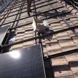 Le programme propose des conseils pratiques pour installer des panneaux solaires, adopter un système de chauffage durable ou entreprendre des travaux de rénovation thermique pour sa maison